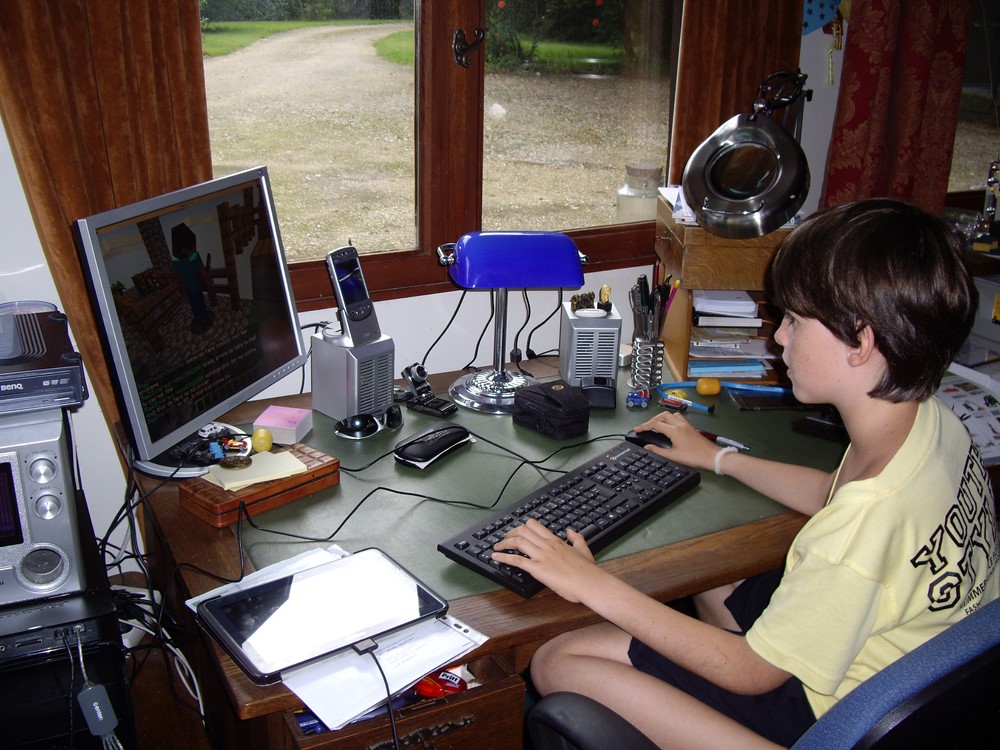  12 ans...Minecraft et skype avec les copains